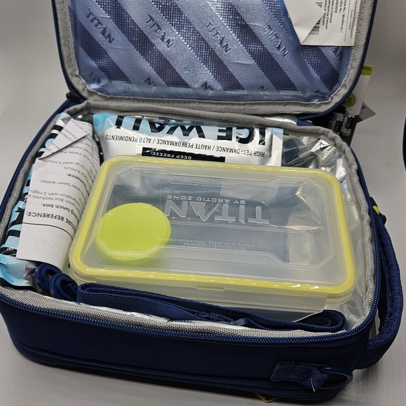 New titan deep freeze expandable lunchbox with container and 2 Ice walls - Picture 4 of 15